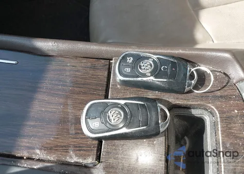 2017 Buick Lacrosse Essence z USA, uszkodzony, nr VIN 1G4ZP5SS3HU122169